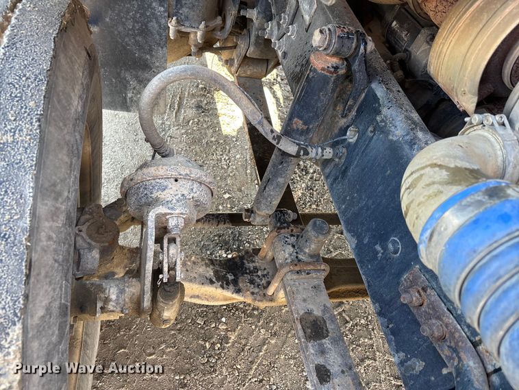 image for item DV4274 2006 Sterling 9500 semi truck