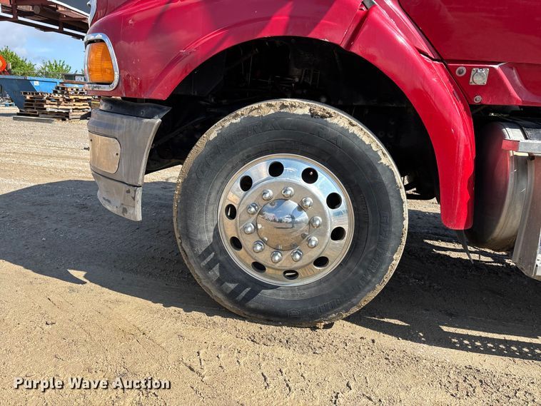 image for item DV4274 2006 Sterling 9500 semi truck