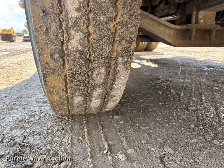 image for item DV4274 2006 Sterling 9500 semi truck