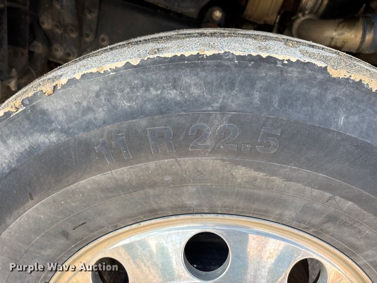image for item DV4274 2006 Sterling 9500 semi truck