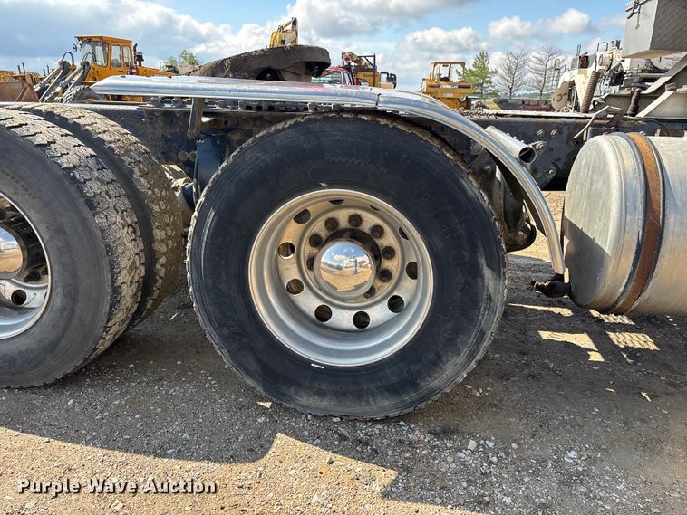 image for item DV4274 2006 Sterling 9500 semi truck