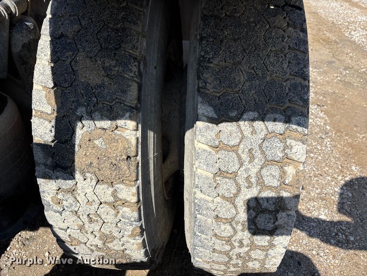 image for item DV4274 2006 Sterling 9500 semi truck