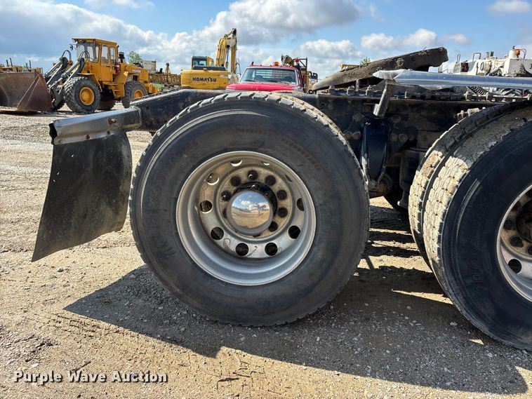 image for item DV4274 2006 Sterling 9500 semi truck