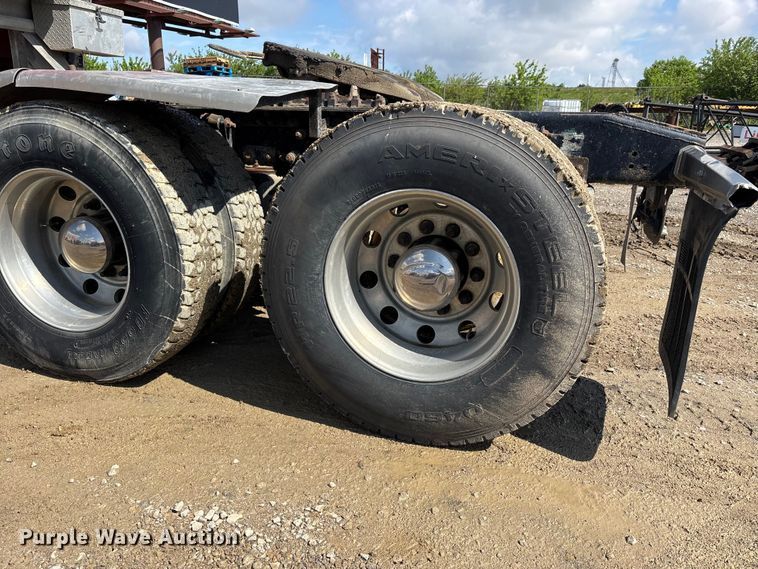 image for item DV4274 2006 Sterling 9500 semi truck