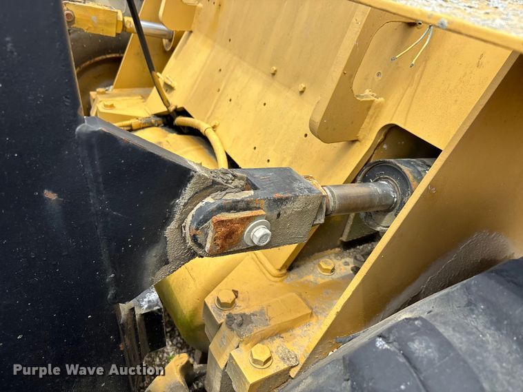 image for item DV4275 Caterpillar R80 forklift