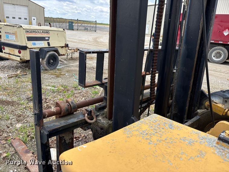 image for item DV4275 Caterpillar R80 forklift