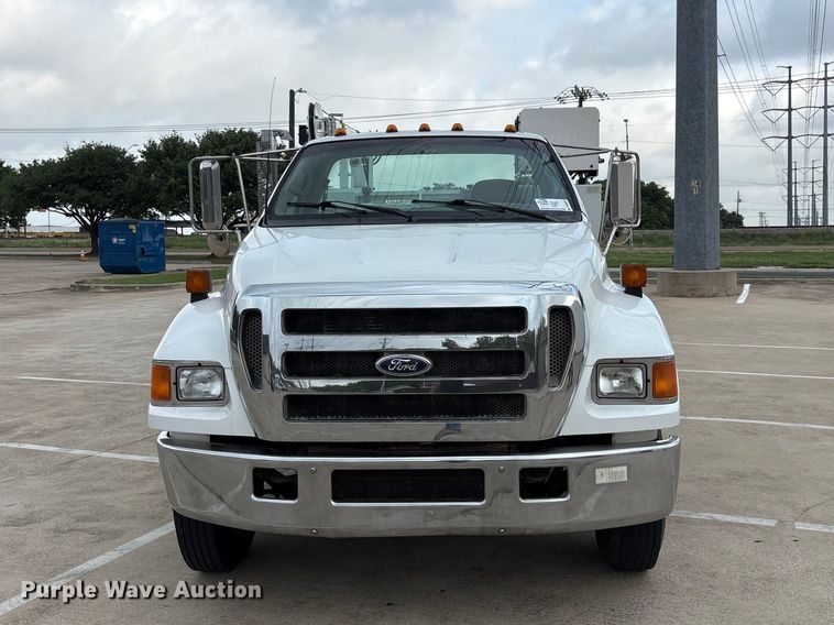 image for item DV8501 2006 Ford F650 Super Duty utility / service truck