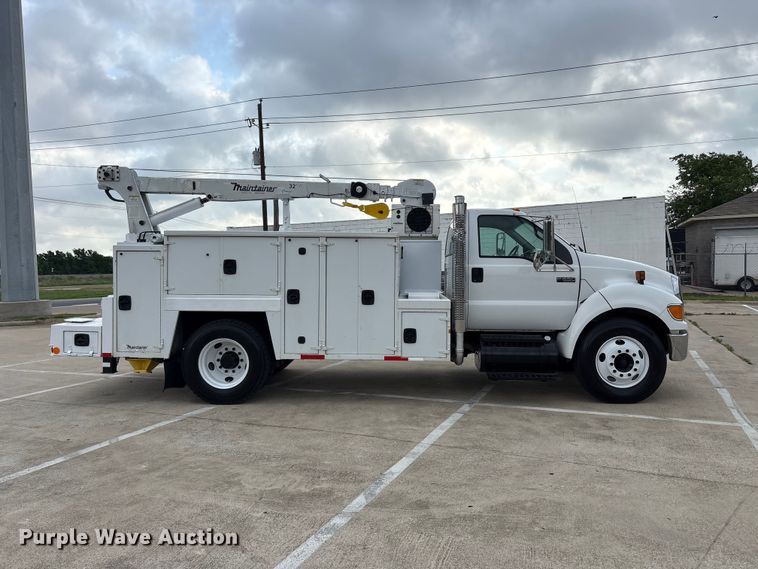 image for item DV8501 2006 Ford F650 Super Duty utility / service truck