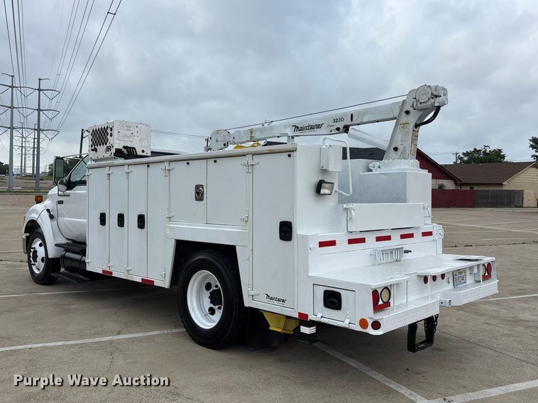 image for item DV8501 2006 Ford F650 Super Duty utility / service truck