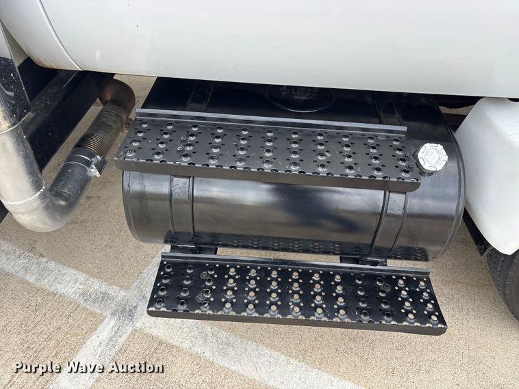 image for item DV8501 2006 Ford F650 Super Duty utility / service truck