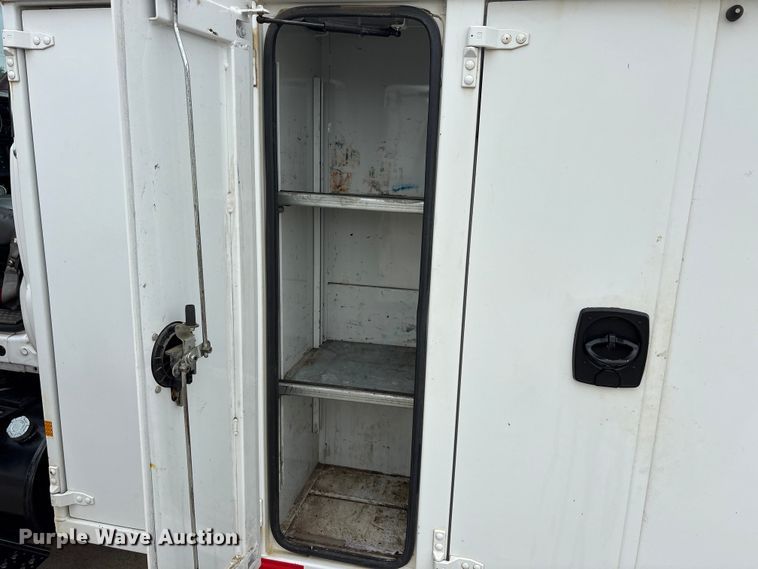 image for item DV8501 2006 Ford F650 Super Duty utility / service truck