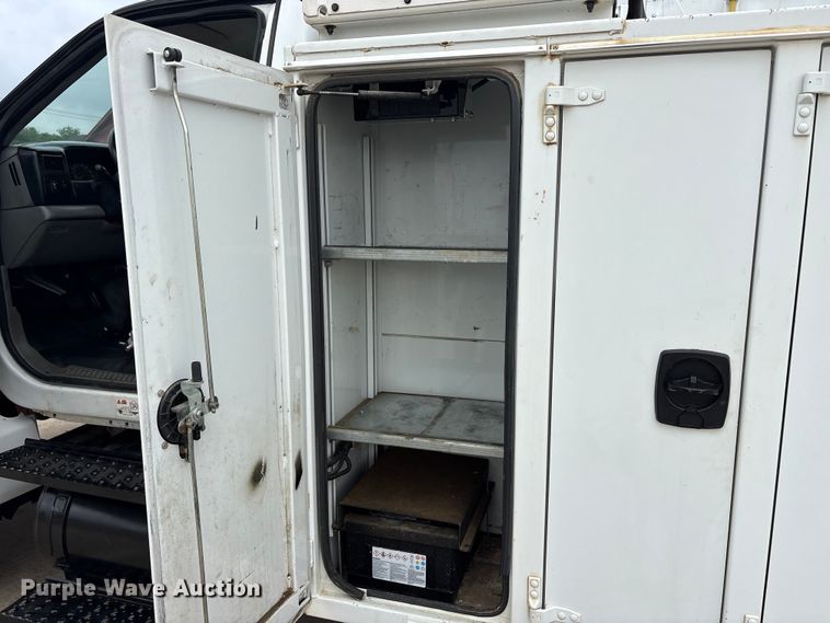 image for item DV8501 2006 Ford F650 Super Duty utility / service truck