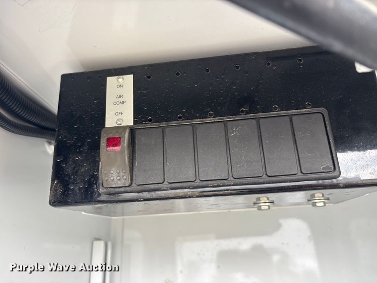 image for item DV8501 2006 Ford F650 Super Duty utility / service truck