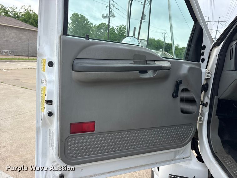 image for item DV8501 2006 Ford F650 Super Duty utility / service truck