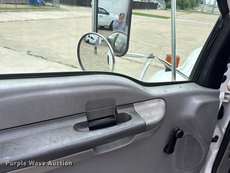 image for item DV8501 2006 Ford F650 Super Duty utility / service truck