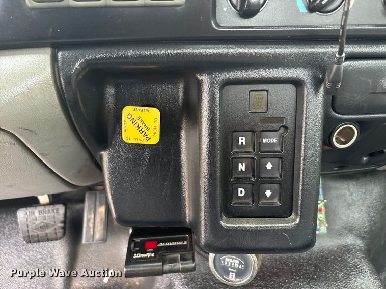 image for item DV8501 2006 Ford F650 Super Duty utility / service truck