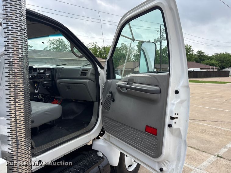 image for item DV8501 2006 Ford F650 Super Duty utility / service truck