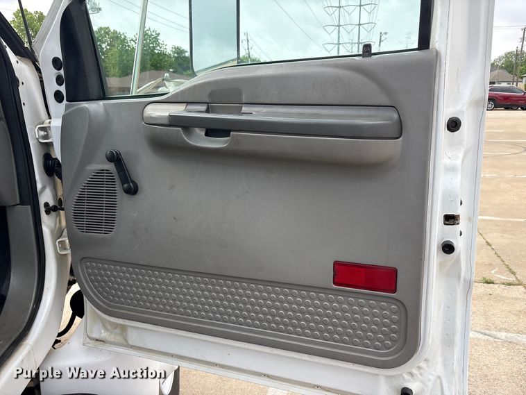 image for item DV8501 2006 Ford F650 Super Duty utility / service truck