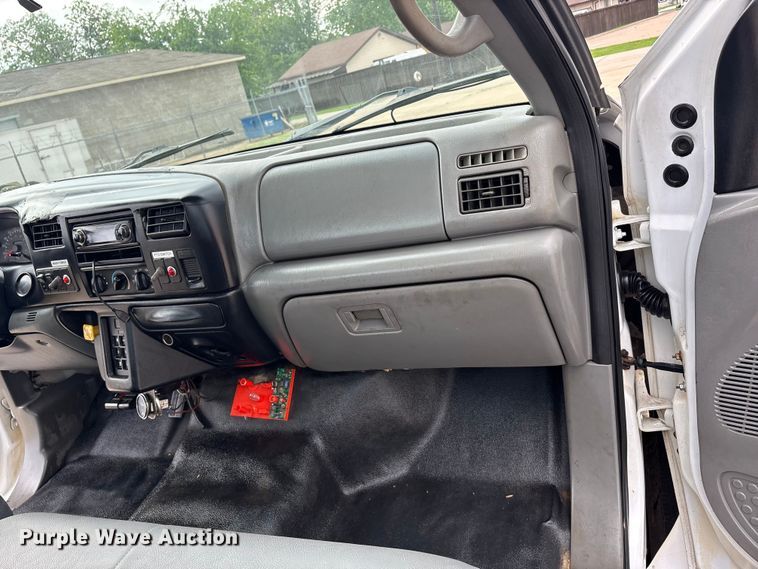image for item DV8501 2006 Ford F650 Super Duty utility / service truck