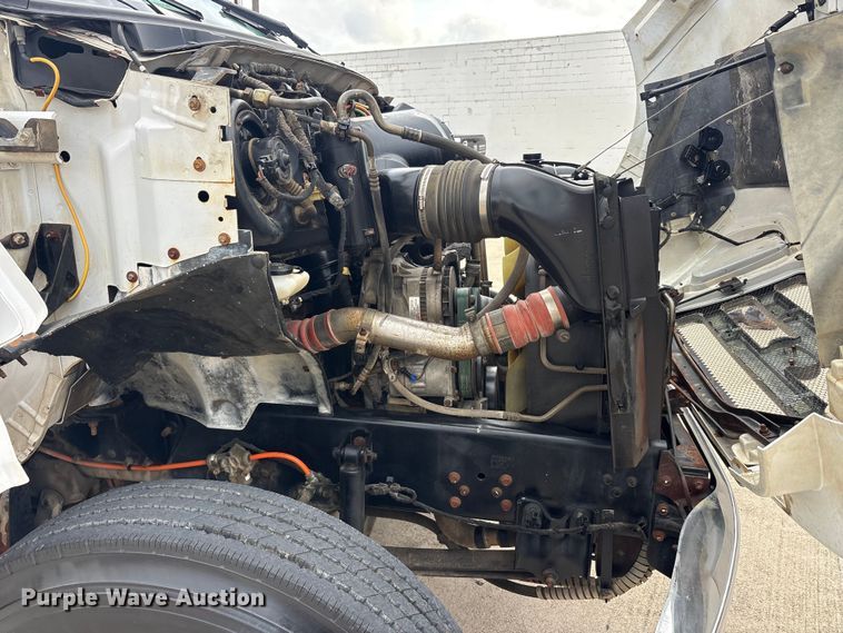 image for item DV8501 2006 Ford F650 Super Duty utility / service truck