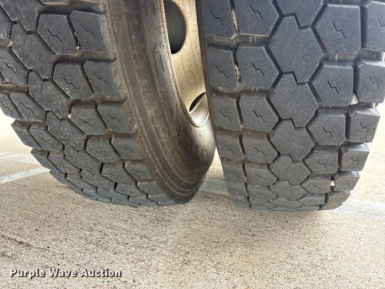 image for item DV8501 2006 Ford F650 Super Duty utility / service truck
