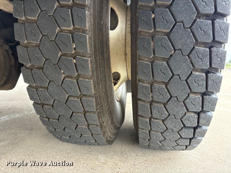 image for item DV8501 2006 Ford F650 Super Duty utility / service truck
