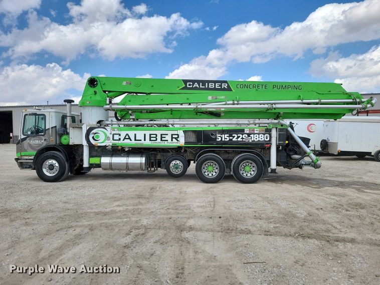 image for item DZ7030 2007 Mack MR688S concrete pump truck