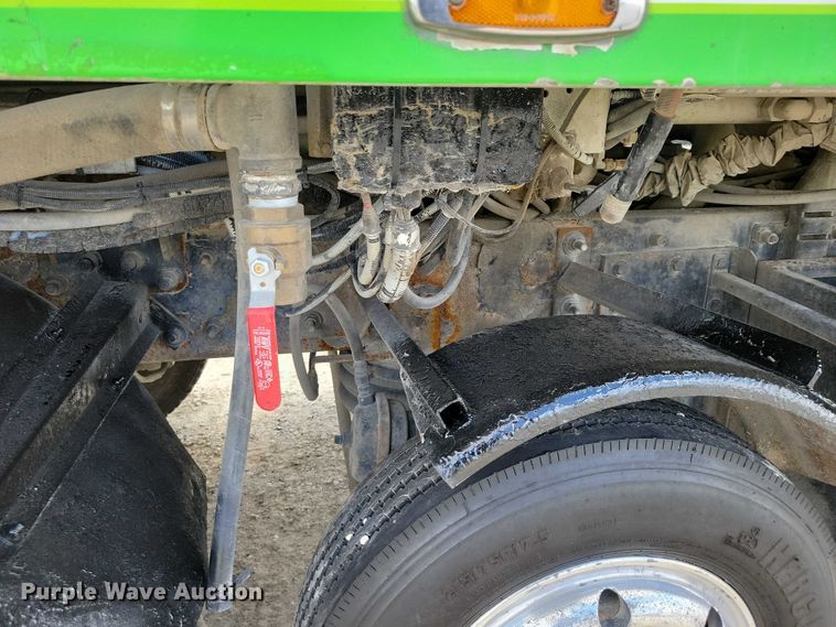 image for item DZ7030 2007 Mack MR688S concrete pump truck