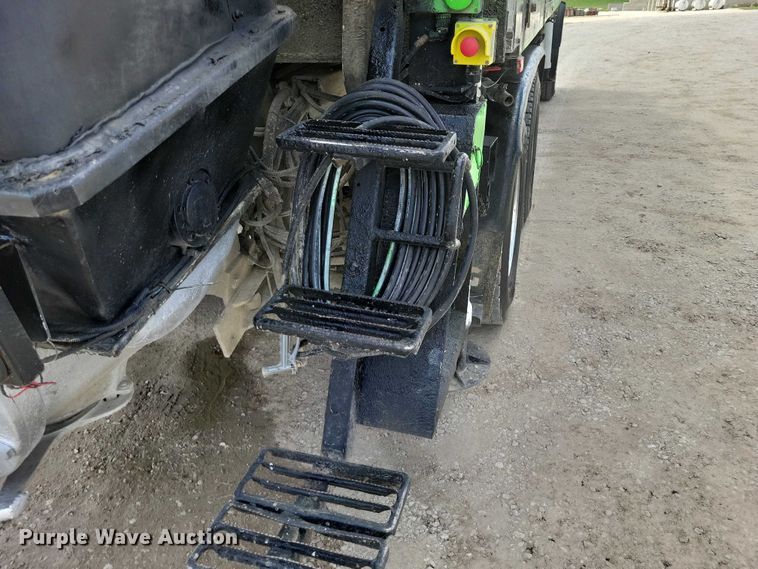 image for item DZ7030 2007 Mack MR688S concrete pump truck