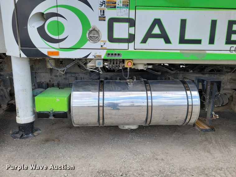 image for item DZ7030 2007 Mack MR688S concrete pump truck