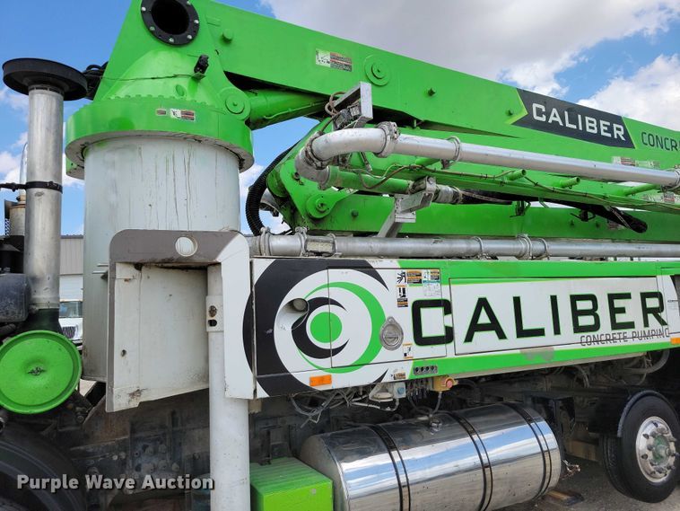 image for item DZ7030 2007 Mack MR688S concrete pump truck