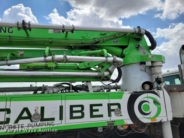 image for item DZ7030 2007 Mack MR688S concrete pump truck