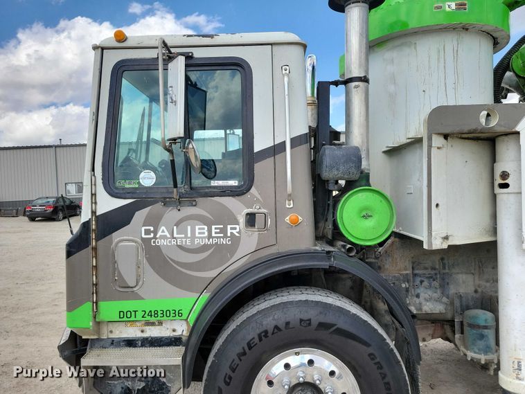 image for item DZ7030 2007 Mack MR688S concrete pump truck