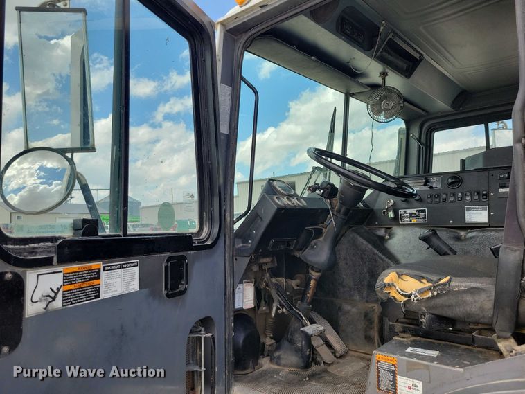 image for item DZ7030 2007 Mack MR688S concrete pump truck