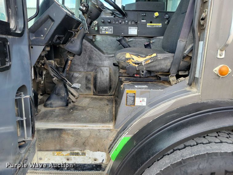 image for item DZ7030 2007 Mack MR688S concrete pump truck