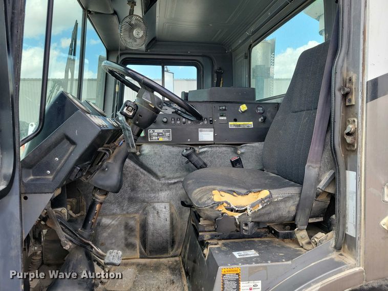 image for item DZ7030 2007 Mack MR688S concrete pump truck