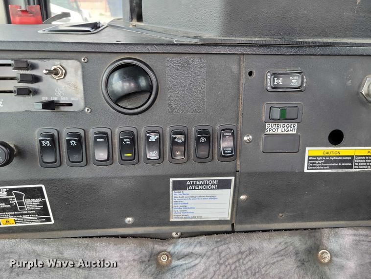 image for item DZ7030 2007 Mack MR688S concrete pump truck