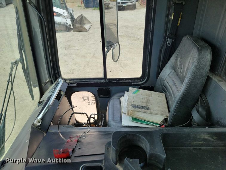 image for item DZ7030 2007 Mack MR688S concrete pump truck