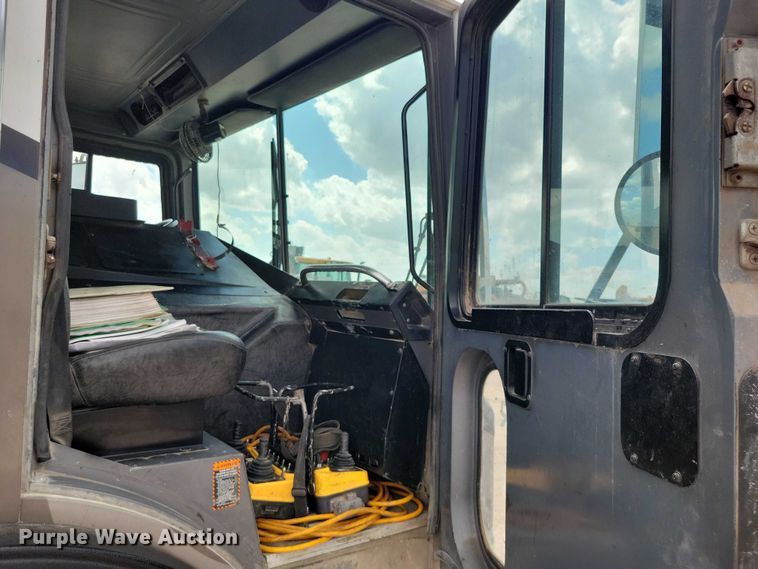 image for item DZ7030 2007 Mack MR688S concrete pump truck