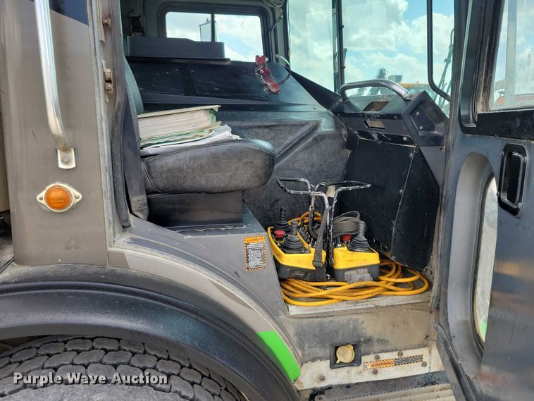 image for item DZ7030 2007 Mack MR688S concrete pump truck