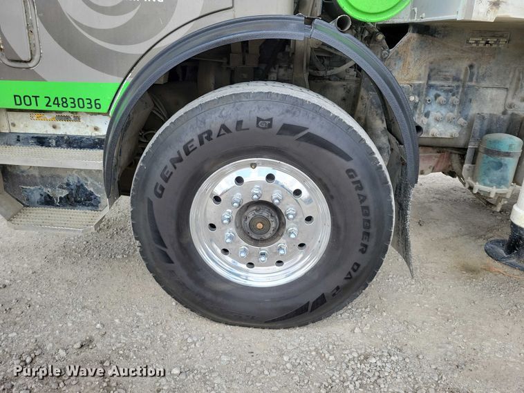 image for item DZ7030 2007 Mack MR688S concrete pump truck