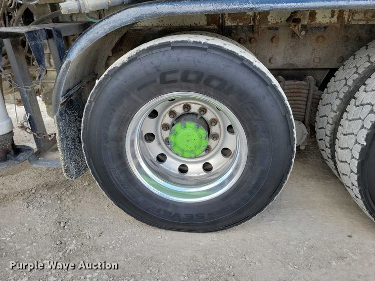 image for item DZ7030 2007 Mack MR688S concrete pump truck