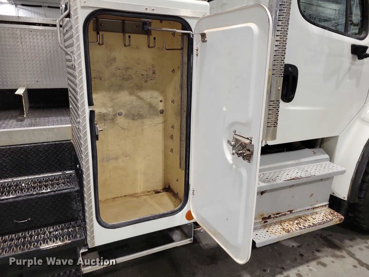 image for item DZ7032 2017 Freightliner Business Class M2 bucket truck