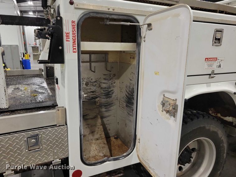 image for item DZ7032 2017 Freightliner Business Class M2 bucket truck