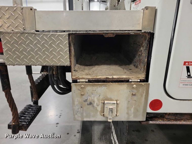 image for item DZ7032 2017 Freightliner Business Class M2 bucket truck