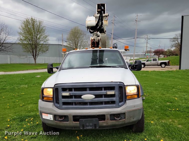 image for item DZ7041 2006 Ford F550 bucket truck
