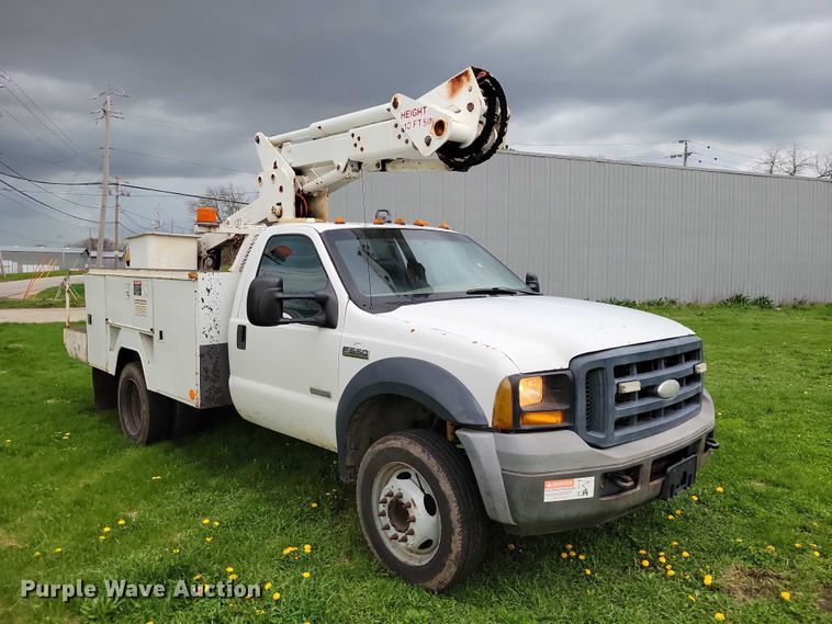 image for item DZ7041 2006 Ford F550 bucket truck