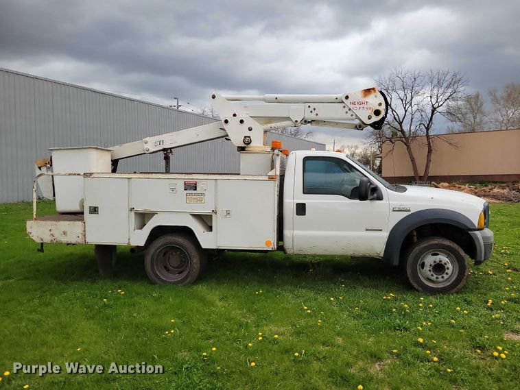 image for item DZ7041 2006 Ford F550 bucket truck