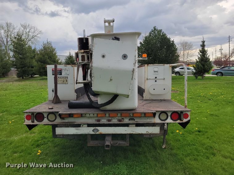 image for item DZ7041 2006 Ford F550 bucket truck