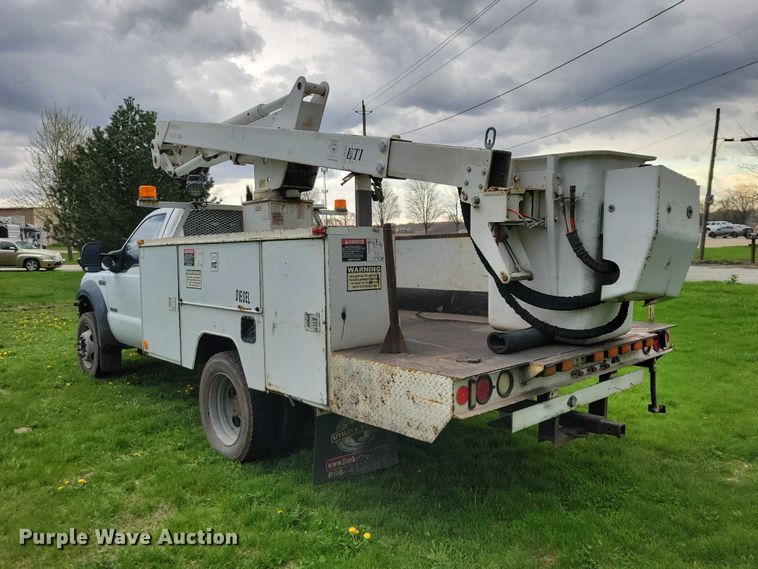 image for item DZ7041 2006 Ford F550 bucket truck